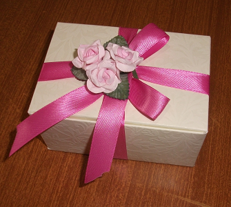 Rivestita diamante con tre roselline